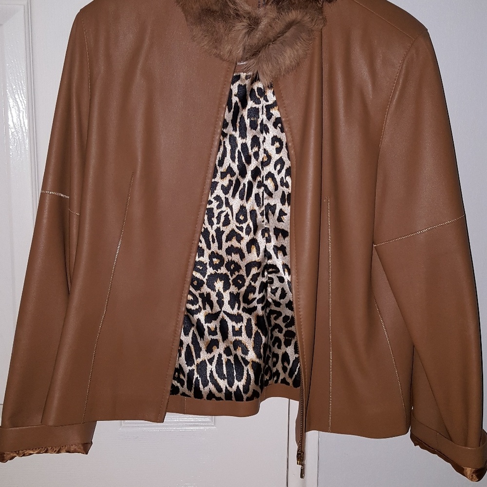 Vintage leather jacket with four collar - Picture 3 of 3